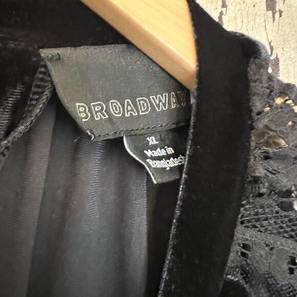 Women’s Broadway Black Blouse.  Size XL. - Picture 4 of 6